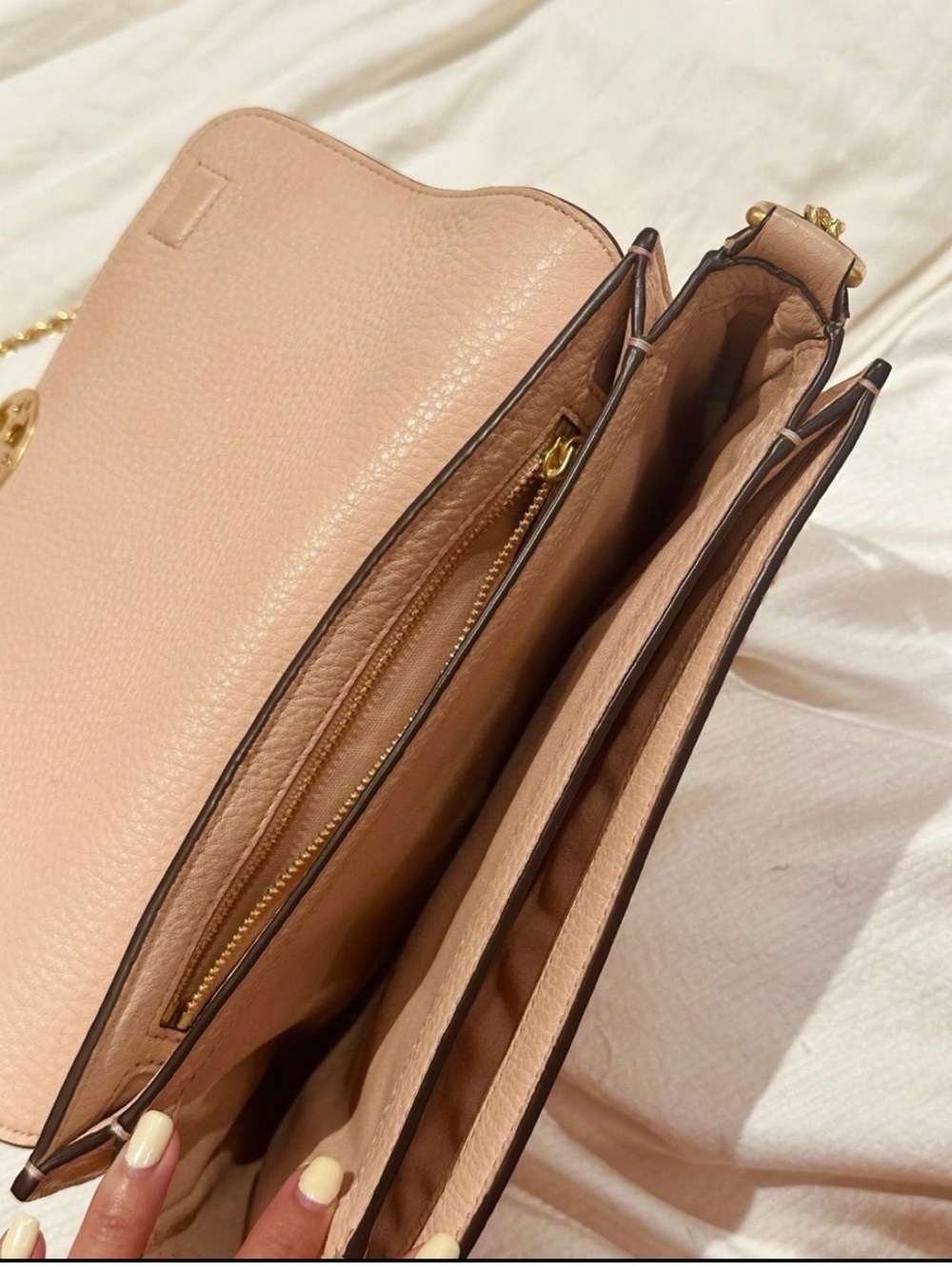 Tory Burch Pebbled Leather Crossbody in Blush Pink with Gold Chain - Picture 2 of 4
